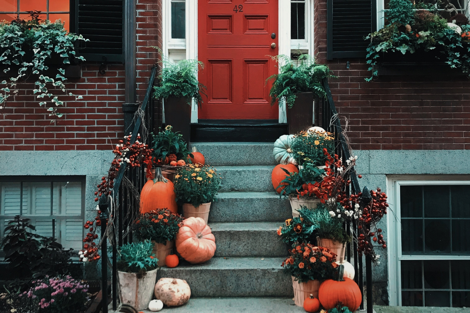 20 Chic Halloween Party Ideas Sure to Impress Your Guests