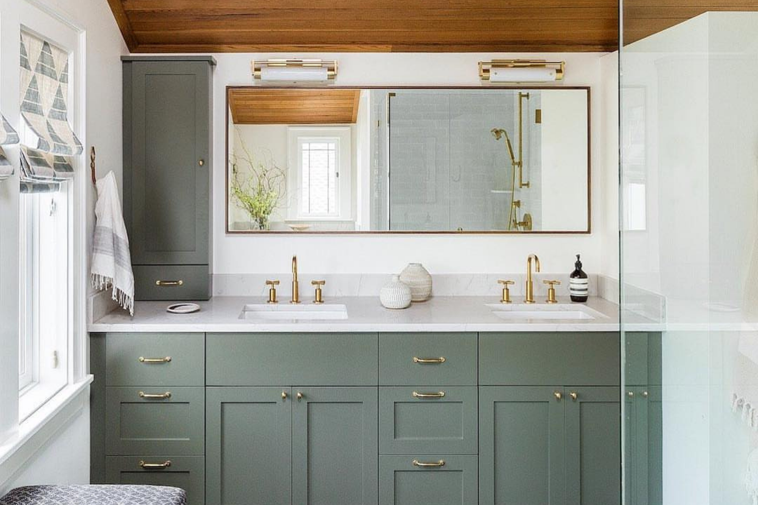 Luxurious Bathroom Chandeliers Will Make You Feel Like Royalty