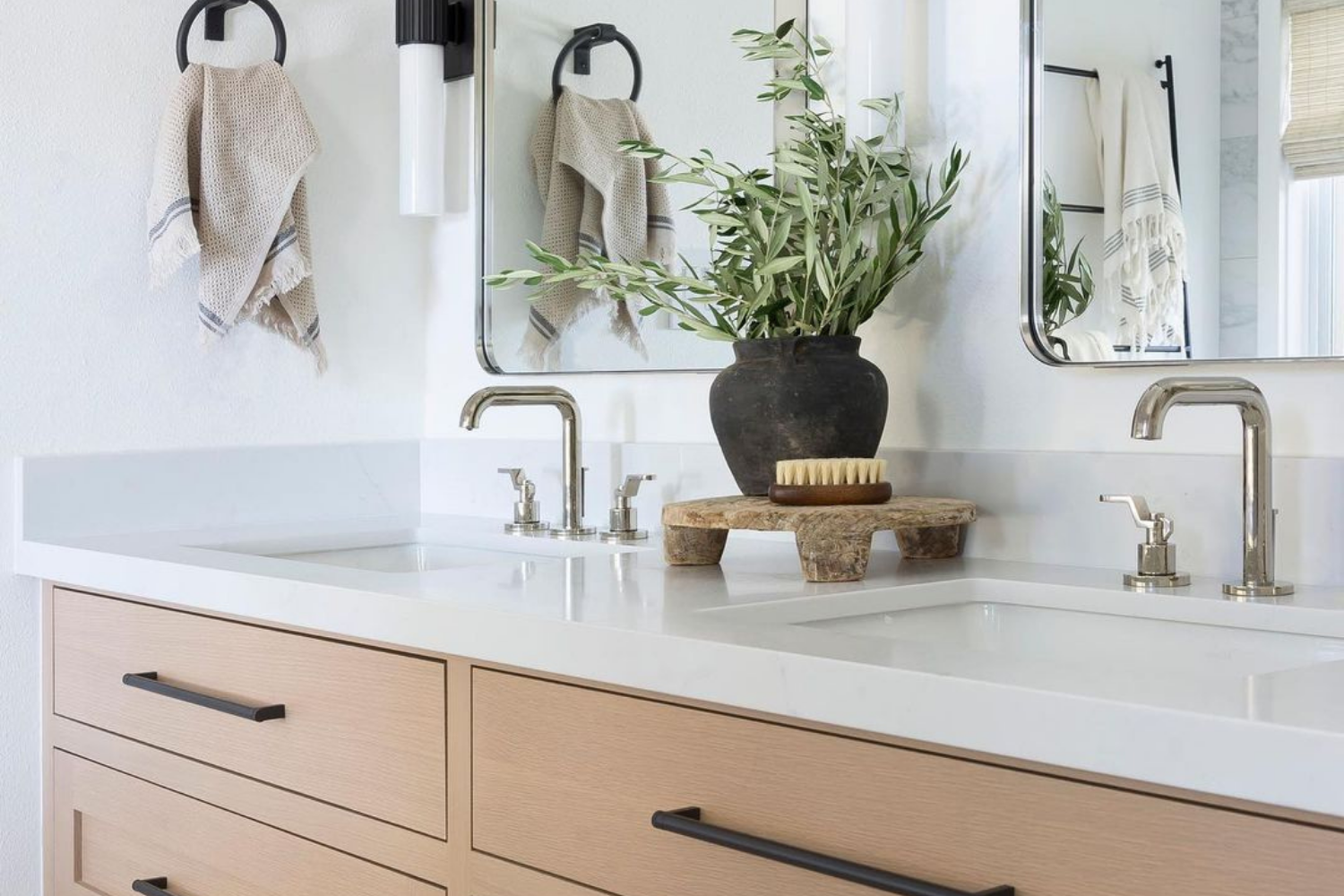 29 Minimalist Bathroom Ideas That Will Make You Want to Pare Down Your Space
