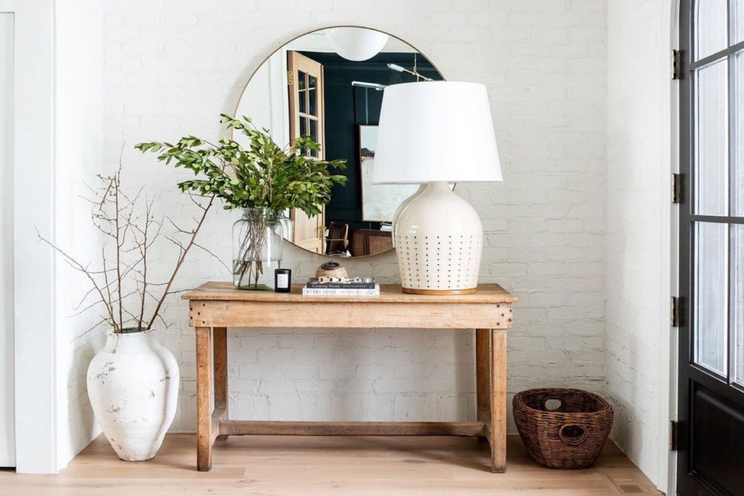 20 Breathtaking Front Entryways to Welcome Guests in Style
