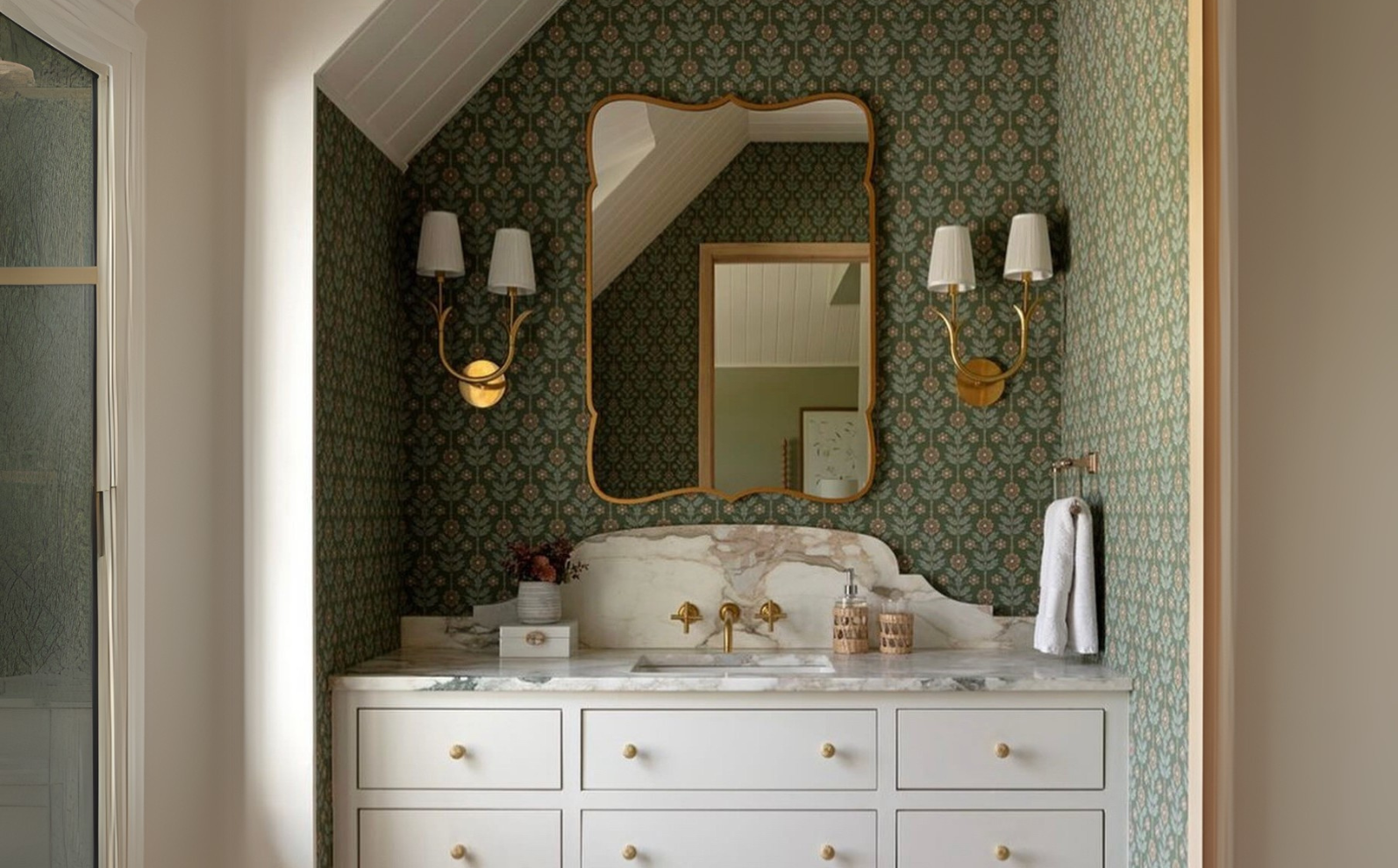 20 Bathroom Mirror Ideas for Style and Function: Round, Gold, and More