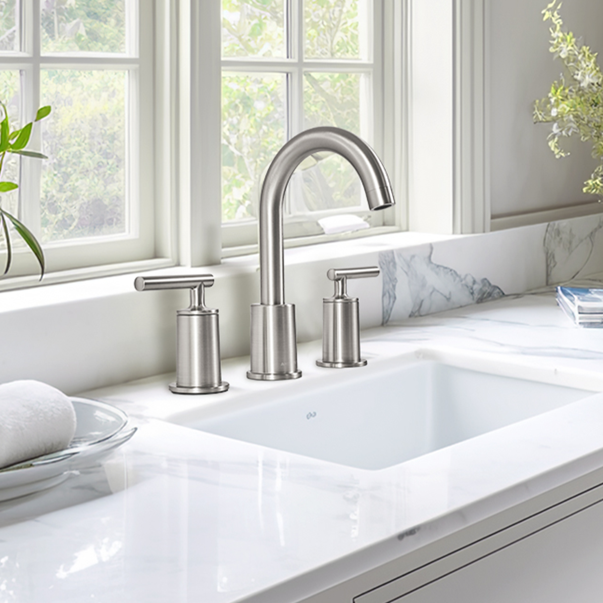 ANDY STAR Bathroom Faucet 3 Hole, 360 Degree Swivel Spout Bathroom Sink Faucet with 2 Level Handle of Hot&Cold Water Control