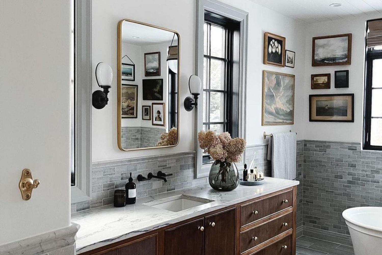 33 Clever Ways to Turn a Small Primary Bathroom Into a Luxe Oasis