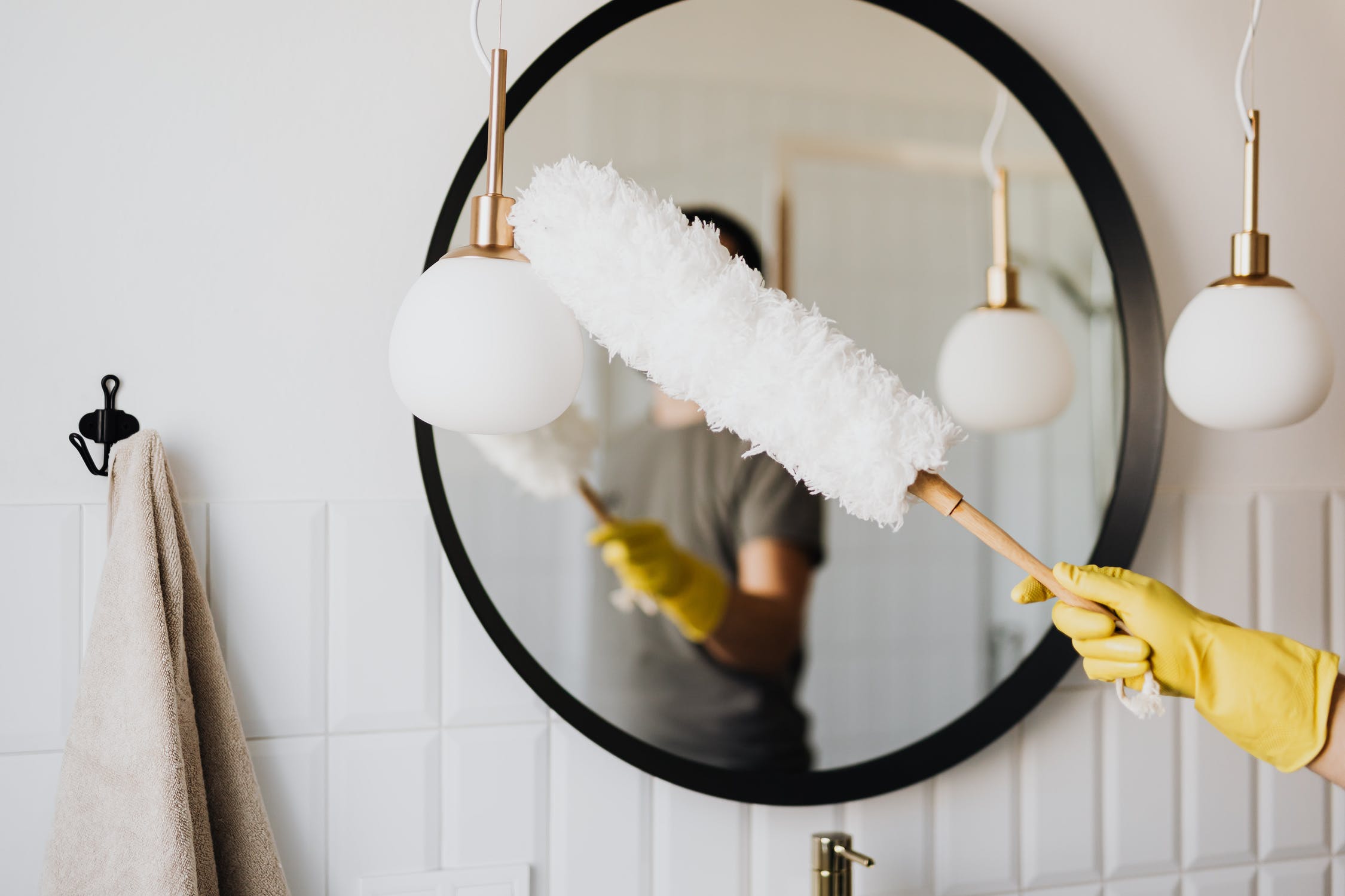 The Supreme Guide to Mirror Cleaning: Master the Art of Sparkle & Shine